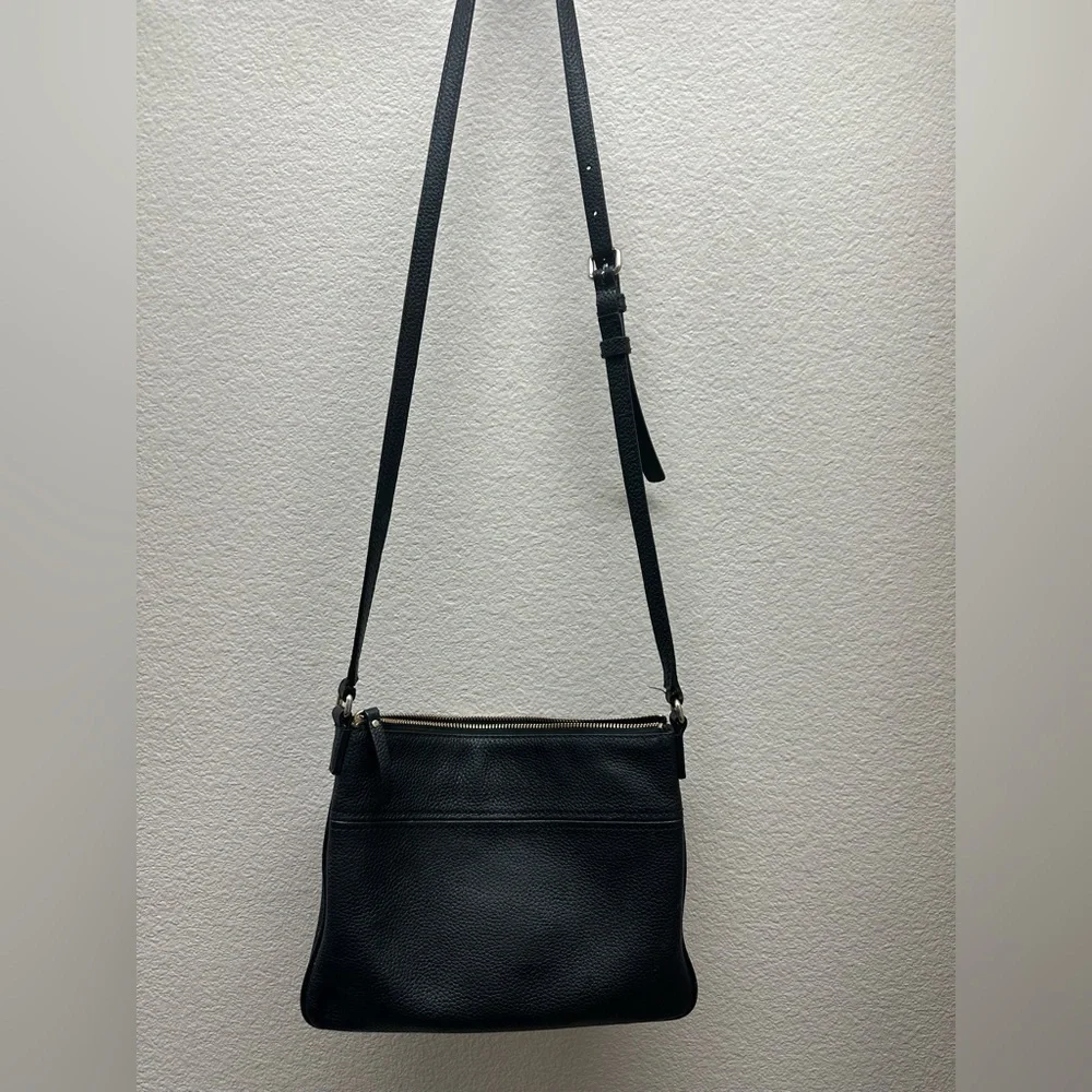 Kate Spade Black Crossbody Bag with Adjustable Strap and Sleek Design